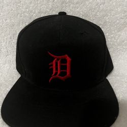Detroit Tigers Black Fitted Cap with Red Logo