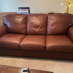Winter Garden Pick Up - Great Condition Except Back Corners Scratched , Been Covered Since . If Against wall Doesn't Show . Priced For. Quick Sale 