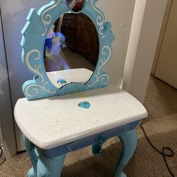 Makeup Table  Frozen 