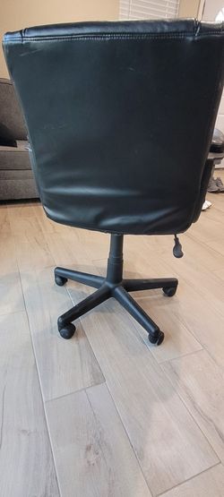 Staples Montessa II Mid-Back Manager's Chair
