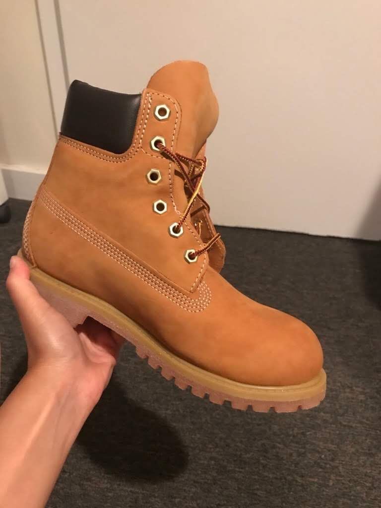 NEW Women’s size 6 Timberland Boot