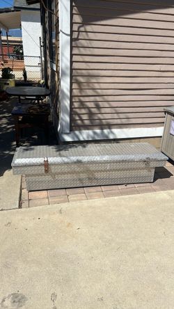 Truck tool box