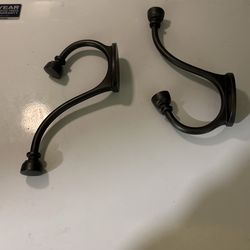 2 Hooks