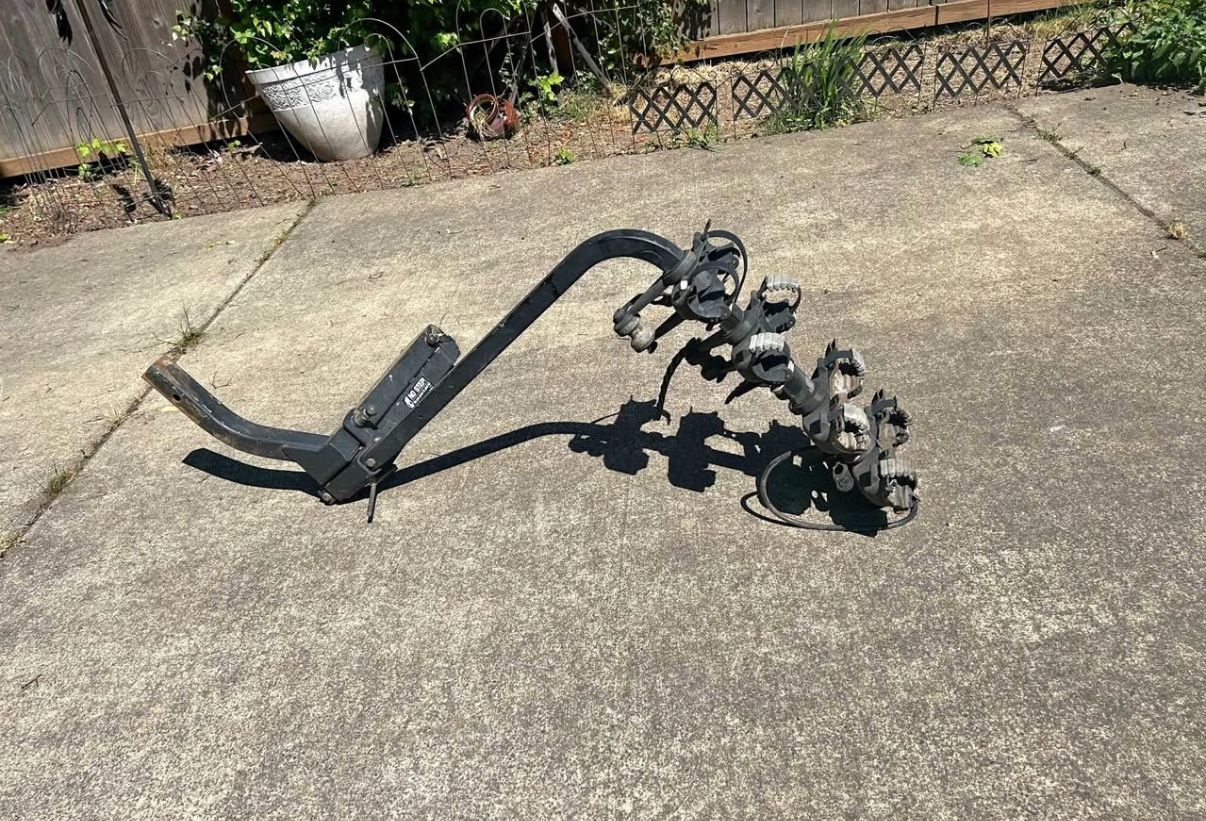 Yakima swing away 4 bike rack for 2” hitch