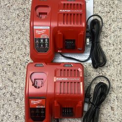 Milwaukee M12 and M18 12-Volt/18-Volt Lithium-Ion Multi-Voltage Rapid Battery Charger