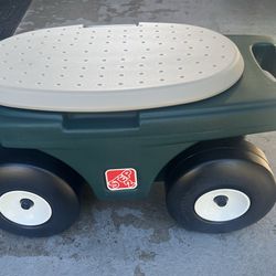 Step 2 Multi Purpose Rolling Garden Hopper Utility Seat Storage Cart Green