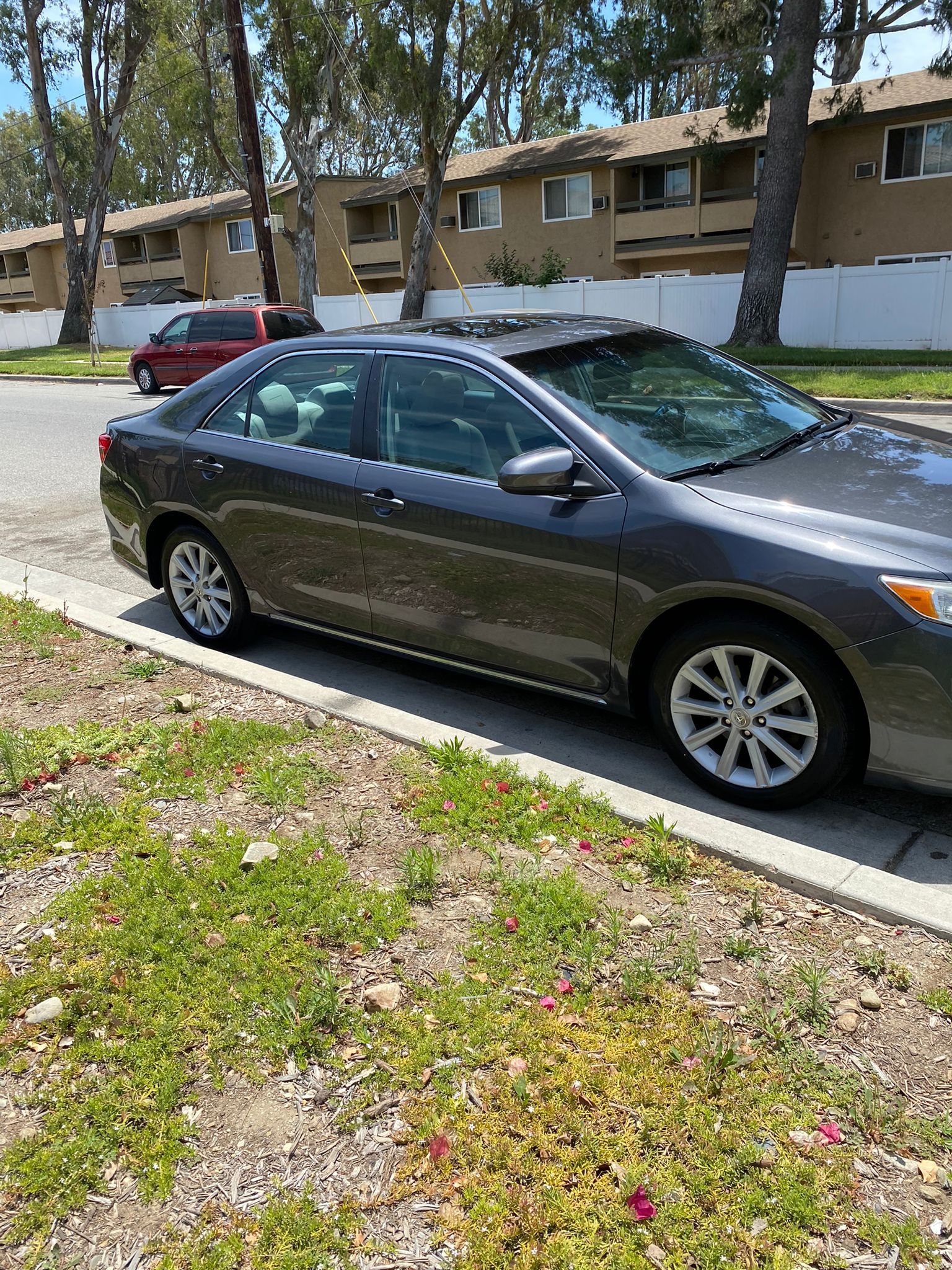 Toyota camry 2012 XLE clean title 88000 miles