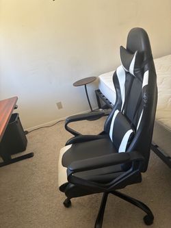 Gaming chair white and black