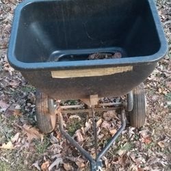 Spreeder HAVE 2 Of Those And One Arretor And A Sweeper They All Hook Up To Your Lawnmower