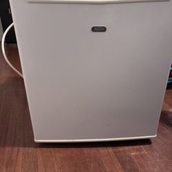 Sunbeam Mini Fridge