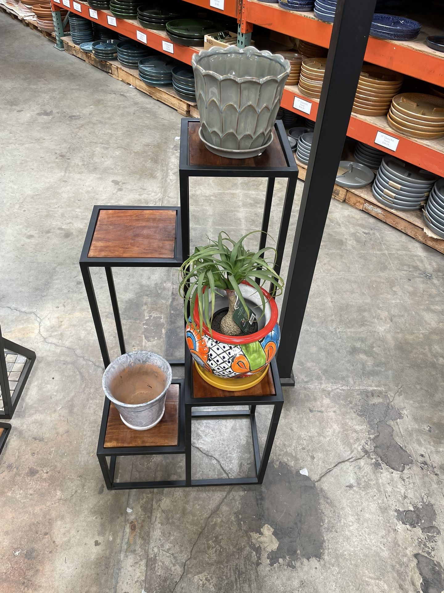 PLANT STAND WITH CUSTOM DESIGN