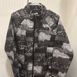 Brand New (W/tags Still On) Men’s North Face Jacket: Medium Size