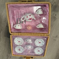 Te Set and A House For Play 