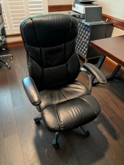 Rolling desk chair