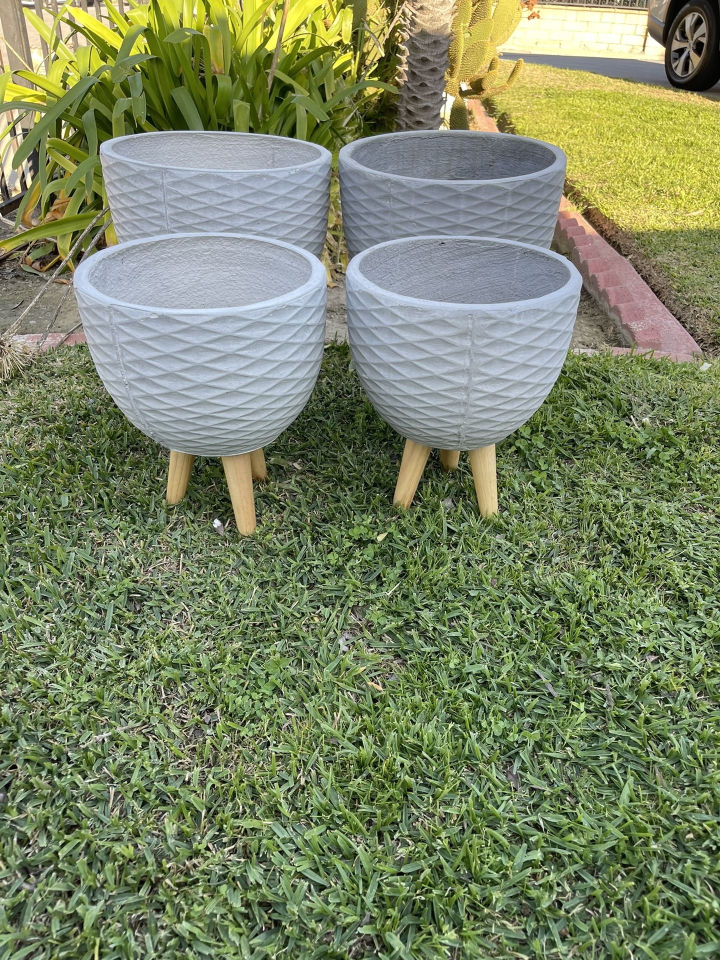 Fiberclay Planters With Woods Legs Modern Pots (L.$45M.$35)