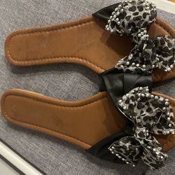 Leopard print bow slides size 8 1/2
