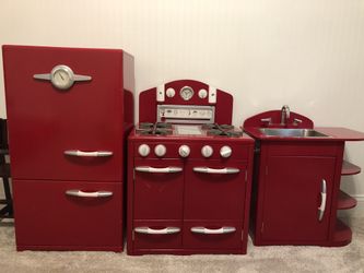 Like brand new 3 piece pottery barn kids set, including play food!!!