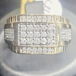 10k 6.54 Grams .97 TCW Diamond Ring 