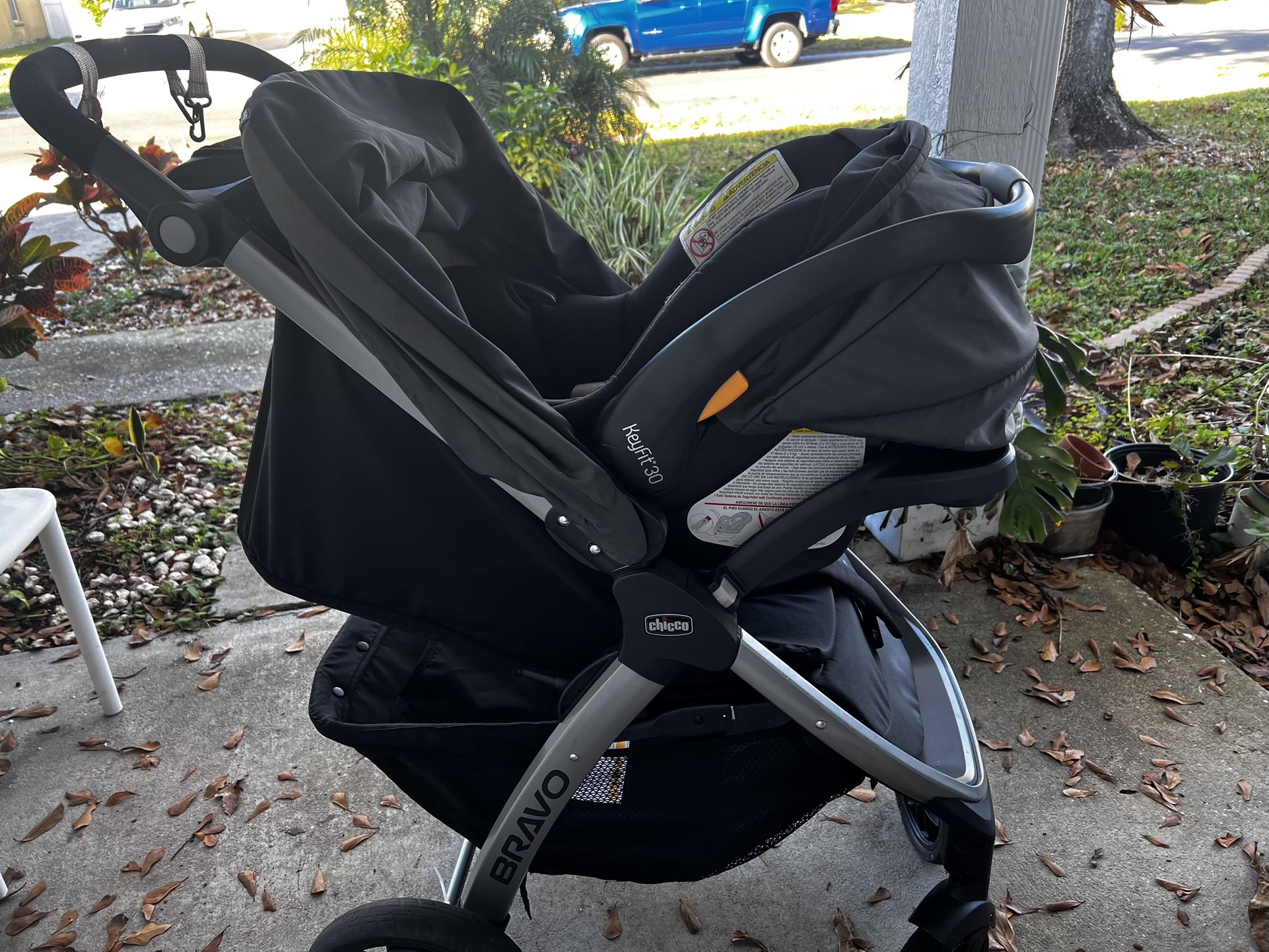 Chicco Bravo Key Fit 30 Car seat And Stroller