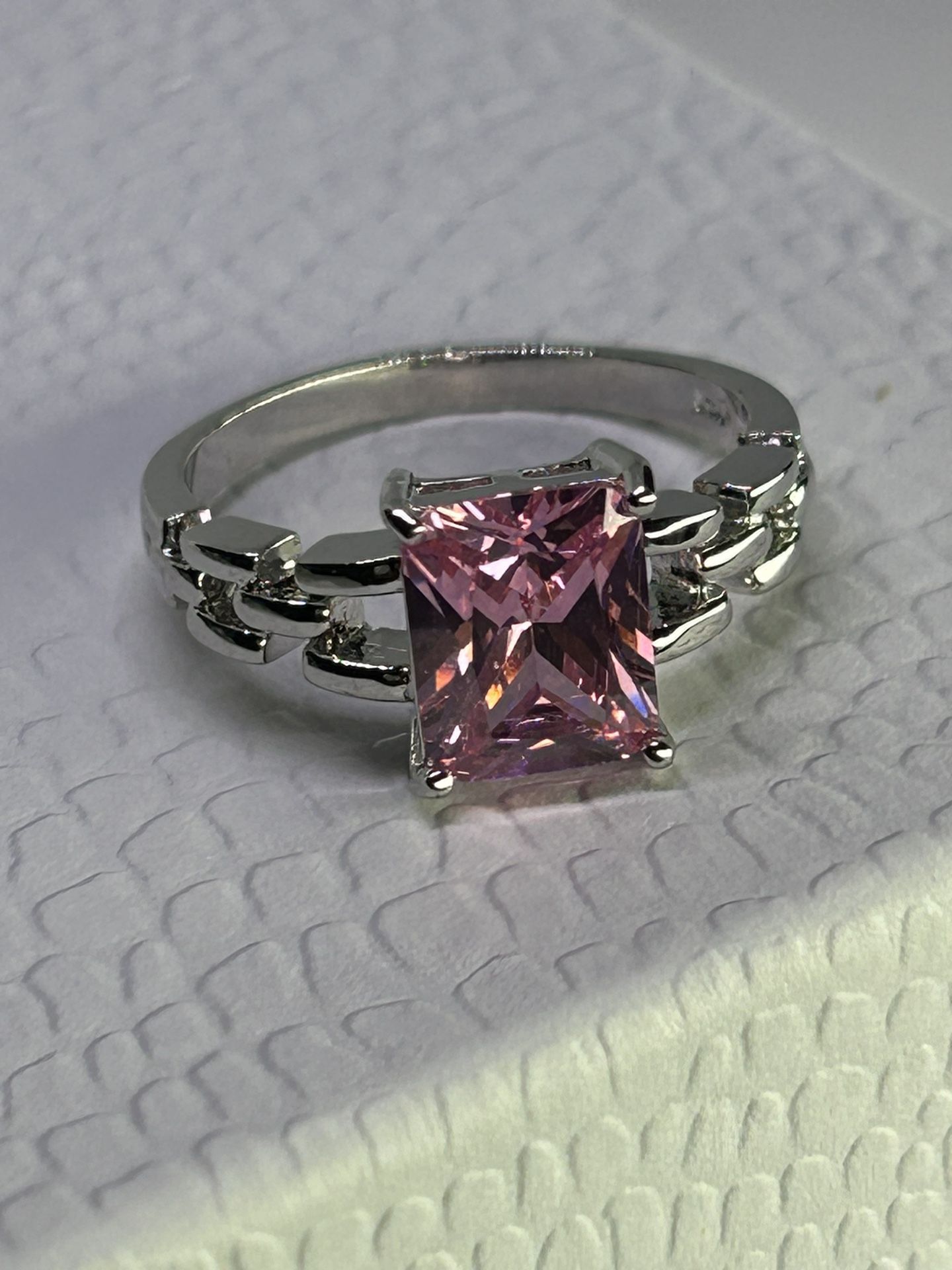 WOMENS SILVER TONE PINK RHINESTONE RING SIZE 10. ESTATE FIND JEWELRY VINTAGE TO FASHION  ⭐️⭐️⭐️⭐️⭐️