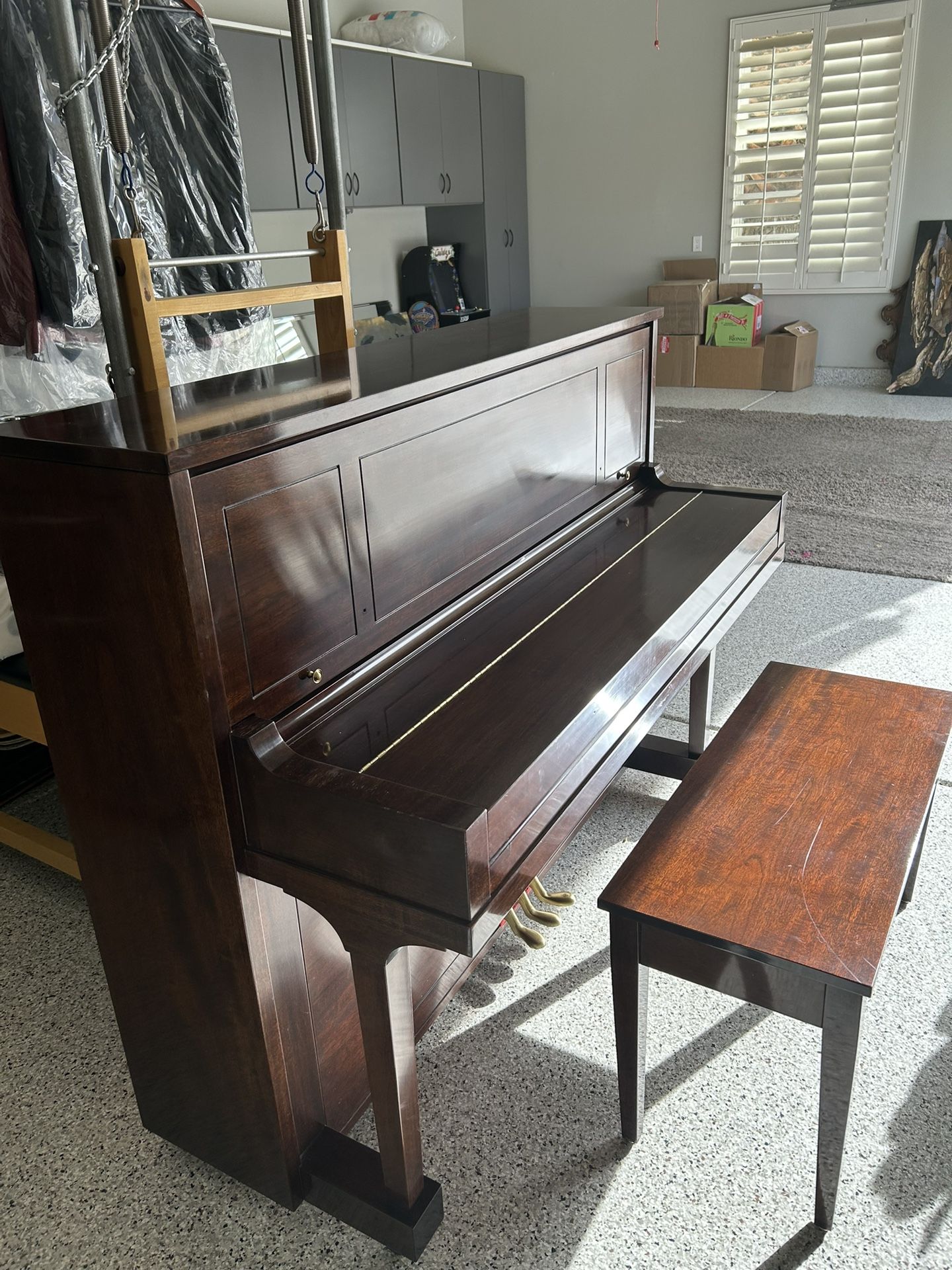 Steinway Upright piano 1098