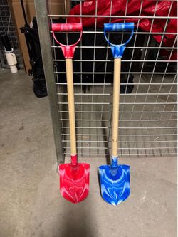 Great Condition small shovels for sand, dirt, or snow!
