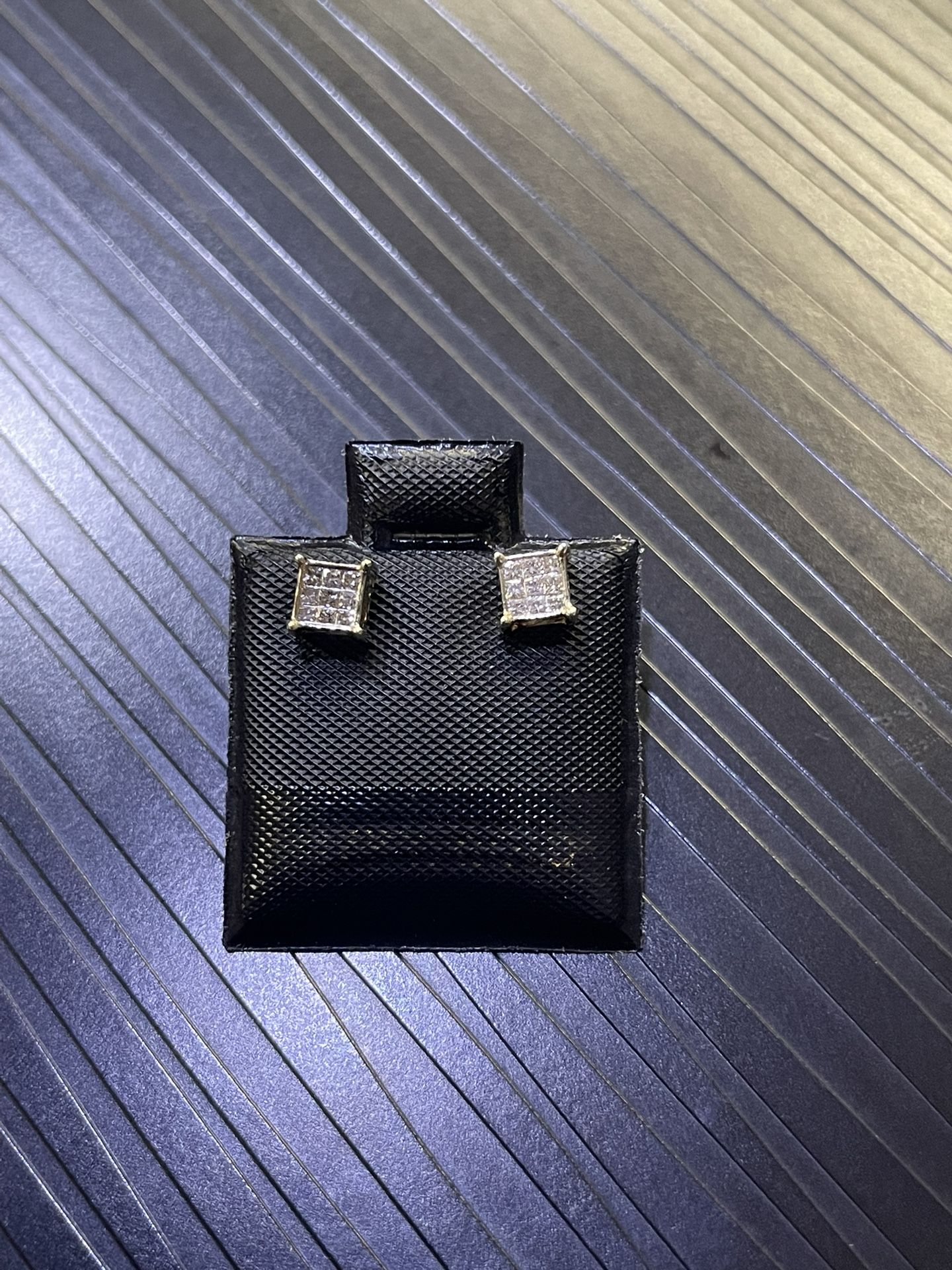 10K Diamonds Earrings 🥶