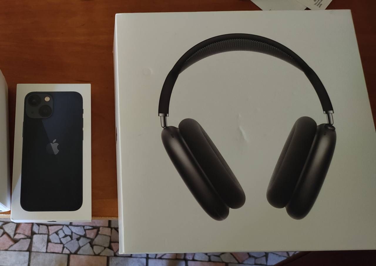 iPhone 13 Mini +AirPods Max + Dbrand Case + Car Wireless Mount 🔌