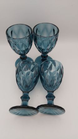 4 Beautiful Diamond Pattern 8oz Glass Goblets