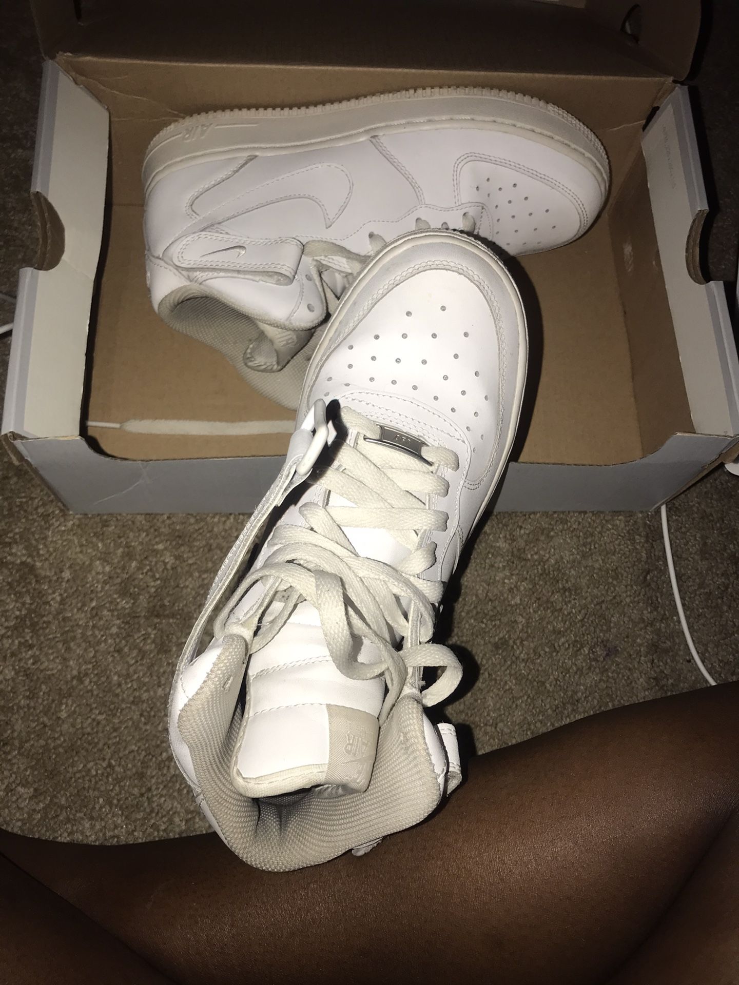 Air Force 1’s (Nike Air)