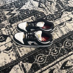 Supreme SB Dunks