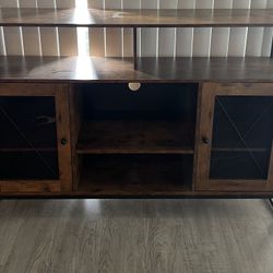 Tv/entertainment Center