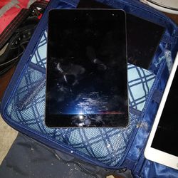 Apple Ipads 2 Diffrent Models  Both Locked Forgoten Pin Really Previous Owner Gave Them To Me 