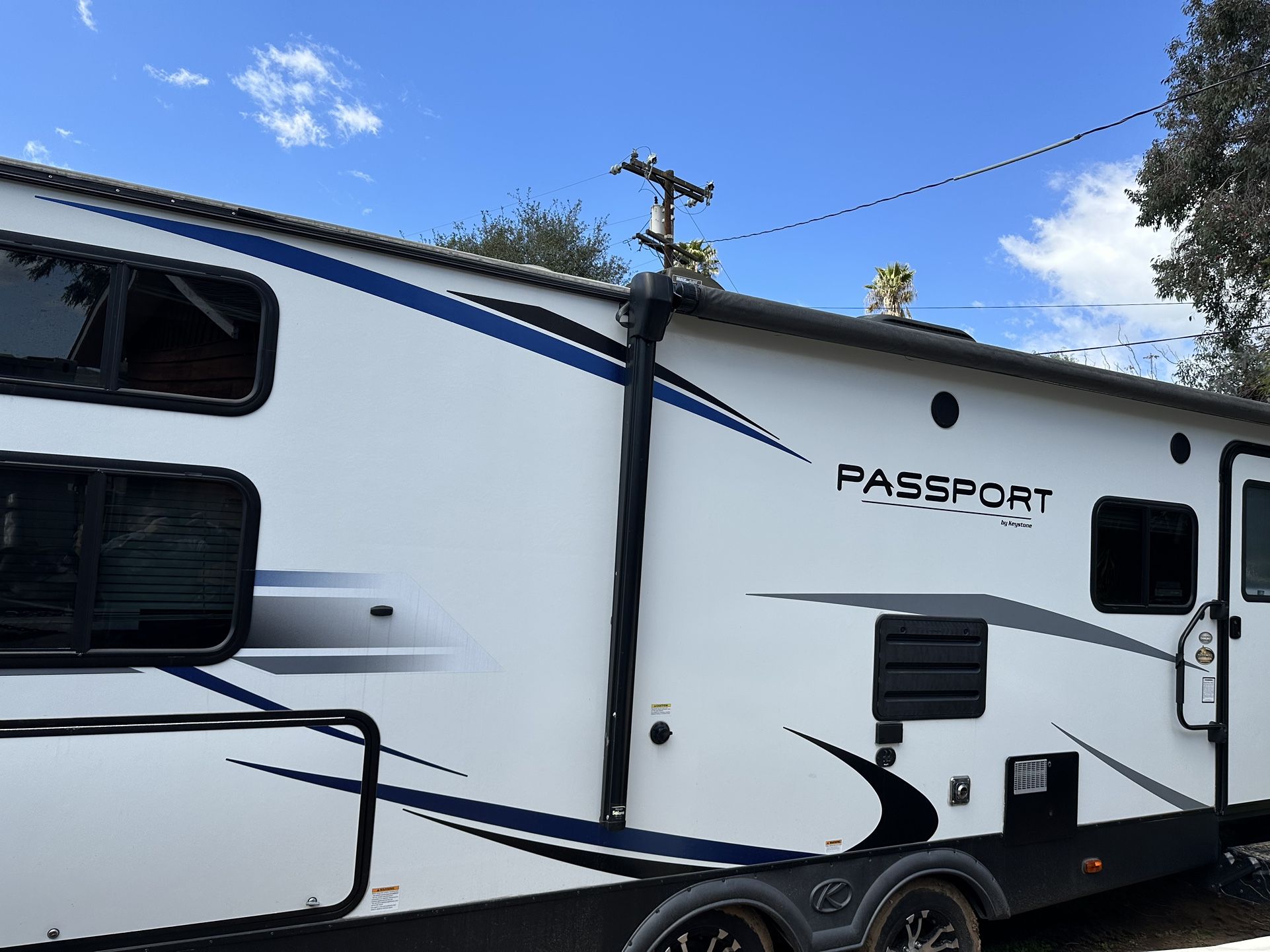 2020 Keystone 30' Travel Trailer Like New