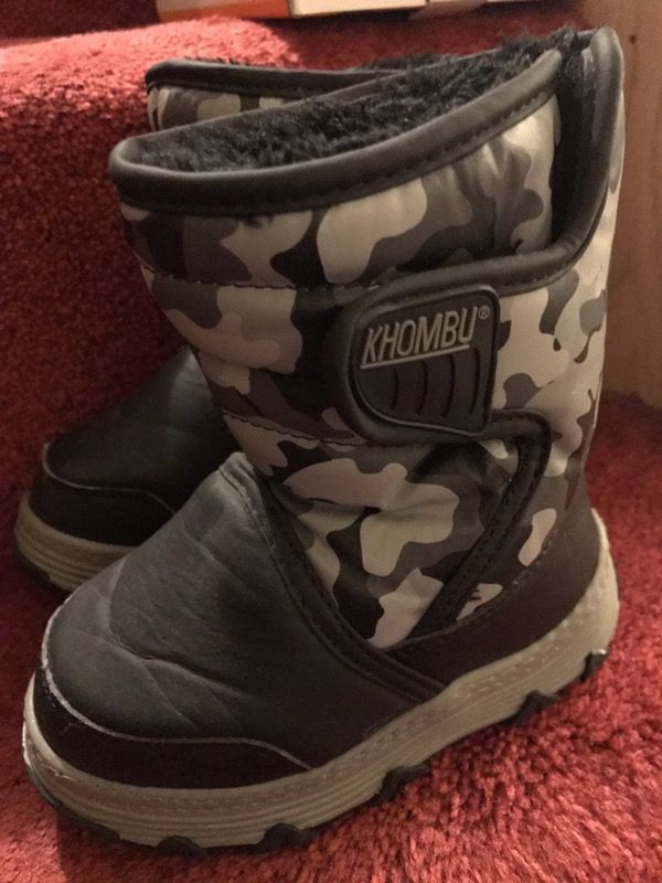 Size 8 boys snow boots