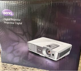 BenQ W1070 1080p Home Theater Projector – Only 791 Lamp Hours
