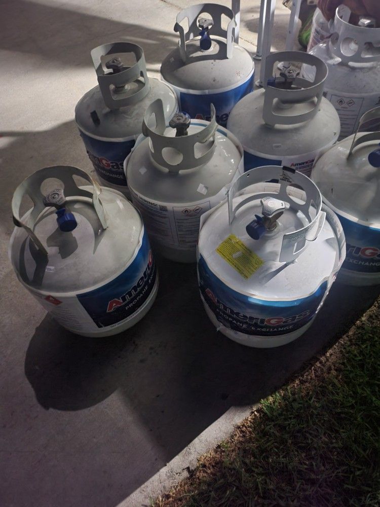 $$ Today Only! 2 For 10 bucks propanes( Empty)