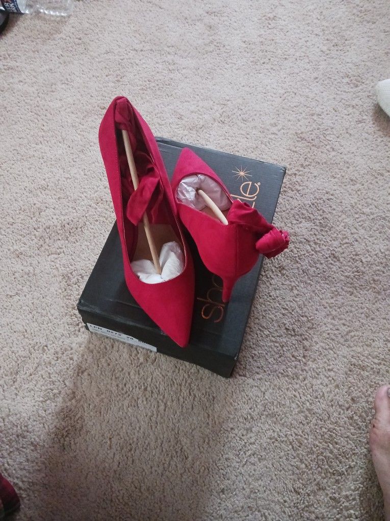 Red Chilli Pepper Pumps