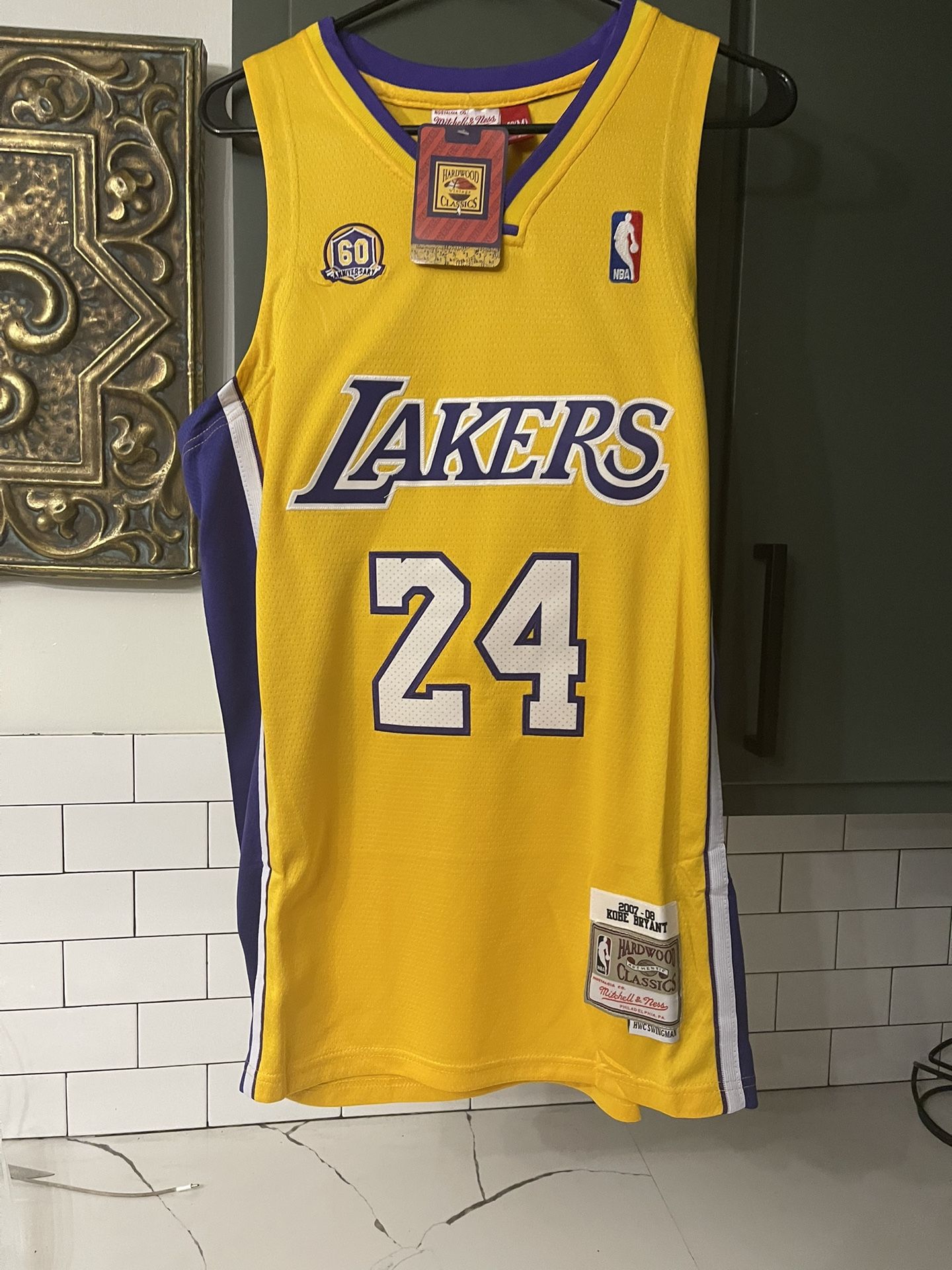 Men’s Kobe Bryant Vintage Lakers Jersey Size M.