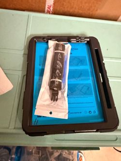 Ipad 11 pro case heavy duty ( brand new)