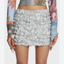 FASHIONOVA ⚜️🩶⚜️ Platinum poppin off mini skirt size L