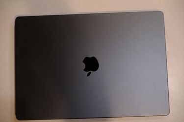 MacBook Pro M3 Max 16 inch 36GB 1TB excellent condition