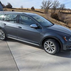 2017 VW Golf Alltrack TSI SE w/ 4 Motion with only 30,212 miles