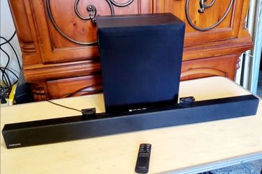 Samsung HW-K450 2.1 Soundbar System w/ Wireless Subwoofer + Remote Bluetooth HDMI in great working condition