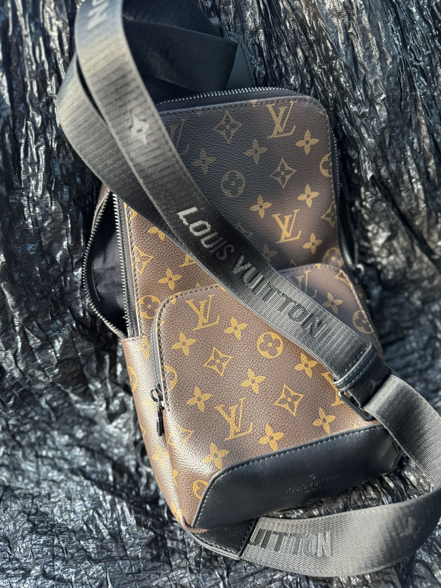 LV MONOLOGUE MAN BAG