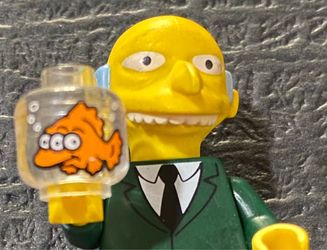 **LEGO The Simpsons Mr. Burns Minifigure – With Accessory**