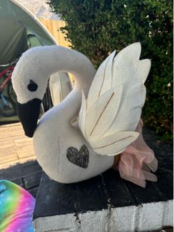Indoor Hanging Swan Like New