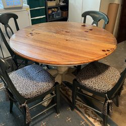 Ethan Allen Pedestal Dining Table  (2 Leaves)