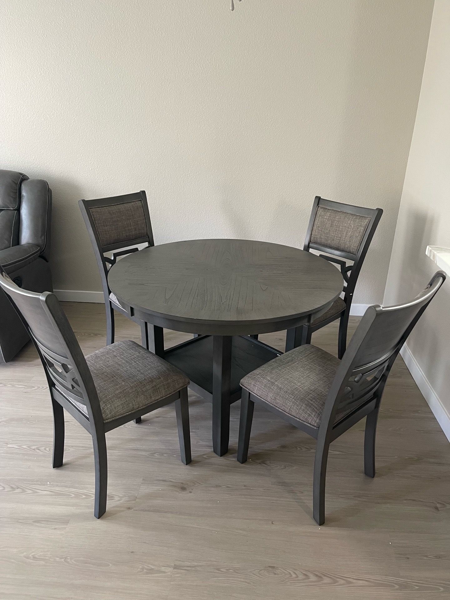 5pc STEAL!! Grey wooden round dining table + 4 Dining Chairs
