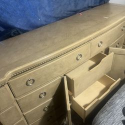 WOODEN BED ROOM DRESSER